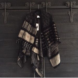 BCBG Poncho